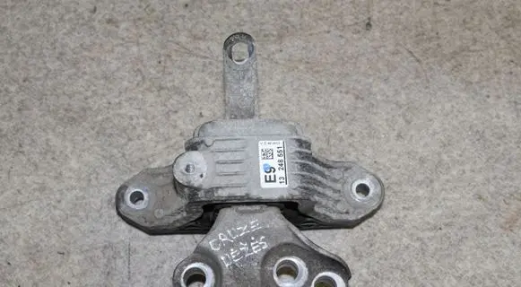 Chevrolet Cruze Gearbox mount 13248551