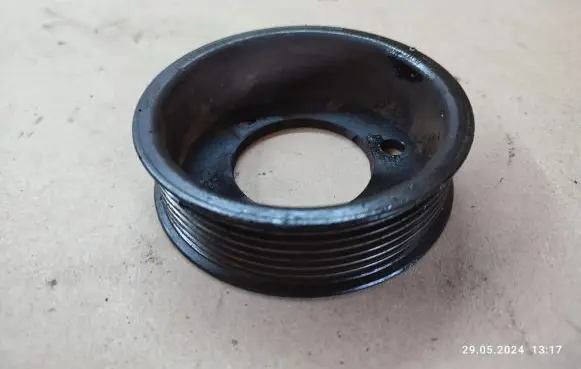 Renault Laguna III Water pump pulley 8200357354