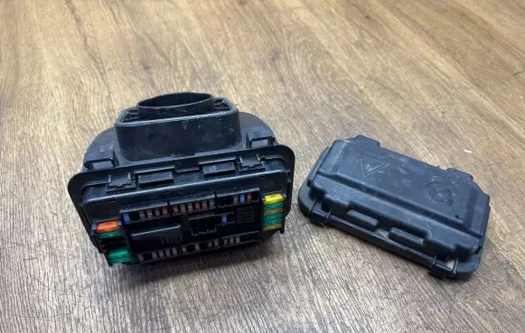 BMW 4 F32 F33 Fuse box set 9389068 23042017 950886