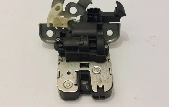 Seat Ibiza IV (6J,6P) Tailgate/trunk/boot lock/catch/latch 8K9827505A