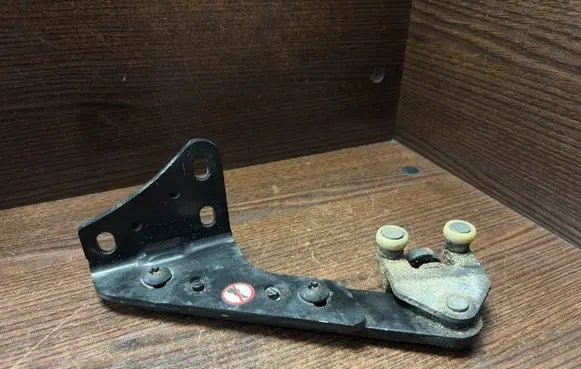 Toyota Proace Sliding door lower roller guide/hinge 98080759