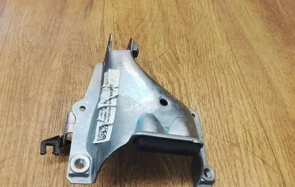 Porsche Macan (95B) Engine mounting bracket 8K0399059F