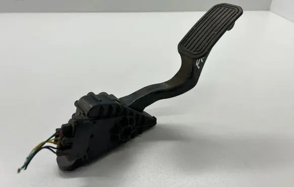 Toyota Prius (XW20) Accelerator throttle pedal 7812047050 1988003200 08J291893A4