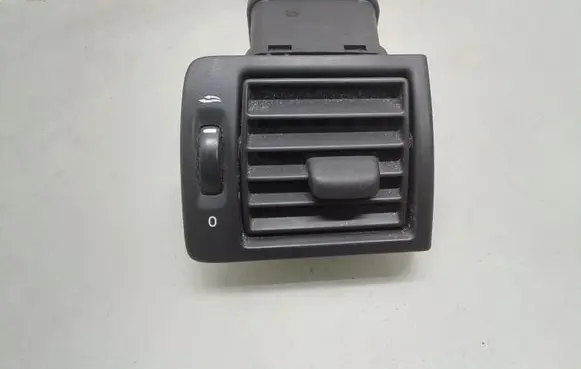 Volvo V50 Dashboard side air vent grill/cover trim