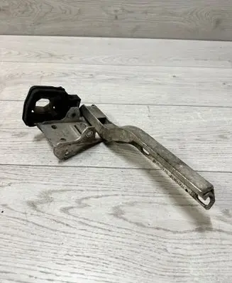 BMW 5 F10 F11 Radiator mount bracket 7186514 7207152 7211162