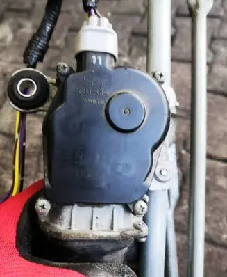Nissan Qashqai Front wiper linkage 