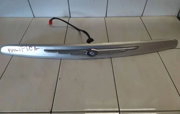 Chrysler Pacifica Tailgate/trunk spoiler 