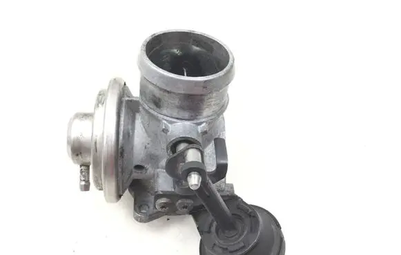 Volkswagen Golf IV EGR valve 038131501