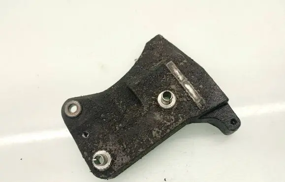 Land Rover Freelander A/C compressor mount bracket 