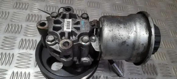 Toyota Avensis T250 Power steering pump