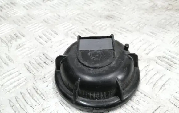 Volvo V70 Headlight/headlamp dust cover 89025105 9178538
