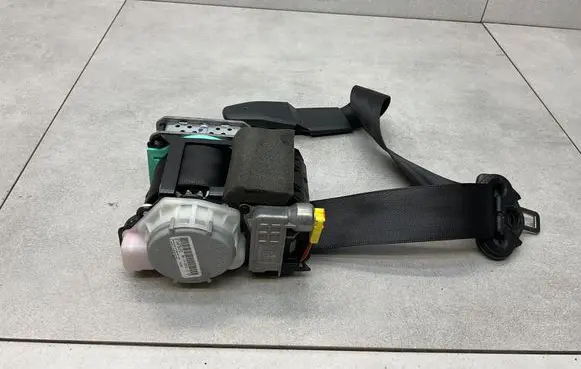 Audi A4 S4 B8 8K Front seatbelt 071AF5W1P2