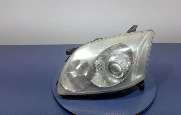 Toyota Avensis Verso Headlight/headlamp
