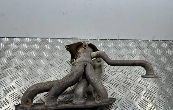 Lexus CT 200H Exhaust manifold