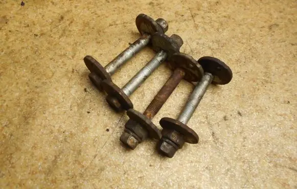 Toyota Land Cruiser (J100) Front lower control arm/wishbone 