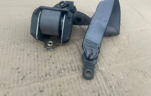 BMW 5 E39 Front seatbelt 8198569 566175300 AK60811124