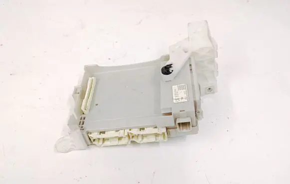 Toyota Prius+ (ZVW40) Fuse module 8273047441 27150W
