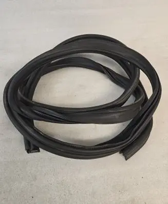 Porsche Cayenne (9Y0 9Y3) Loading door rubber seal (on body) 9Y0827705C