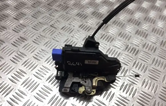 Seat Altea Front door lock 3D1837015