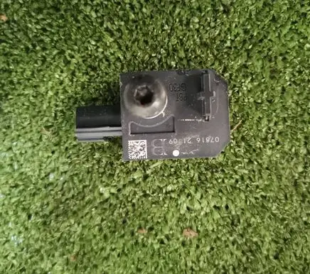 Opel Astra K Airbag deployment crash/impact sensor 13504470