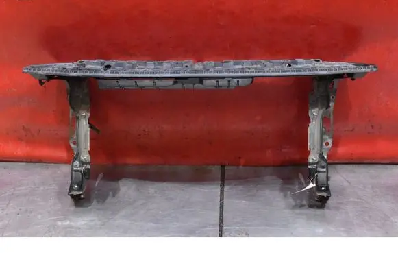 Toyota Yaris Front bodywork piece 