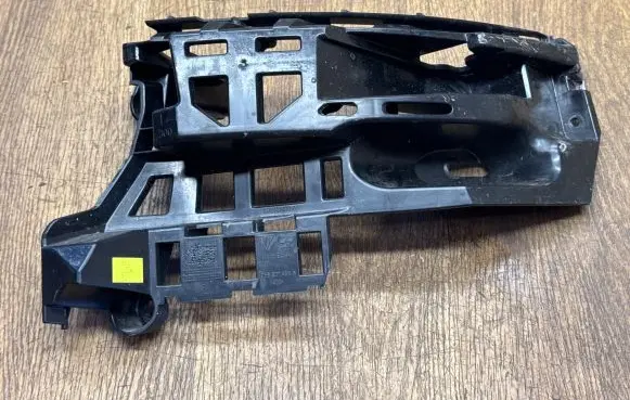 Porsche Macan (95B) Bumper support mounting bracket corner 95B807484A 95B807572A