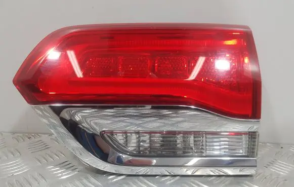 Jeep Cherokee Tailgate rear/tail lights P68110046AD 061316A