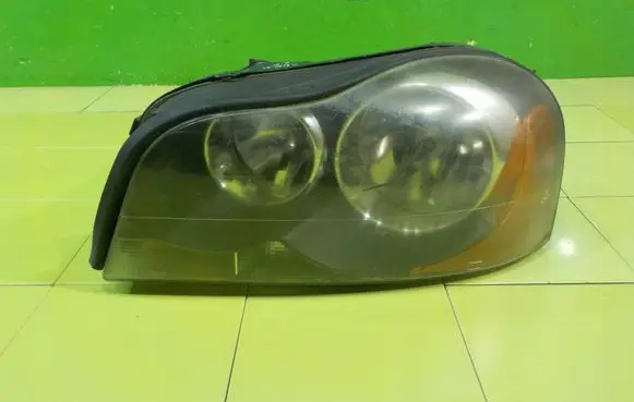 Volvo XC90 Headlight/headlamp 89900296