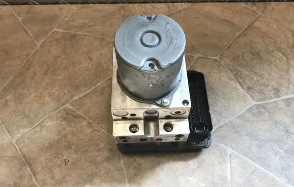BMW 7 F01 F02 F03 F04 ABS Pump 6850068