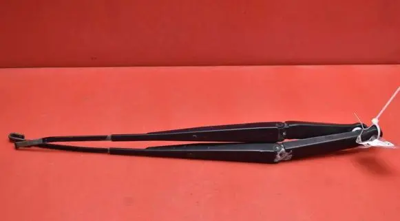 Honda CR-V Front wiper blade arm
