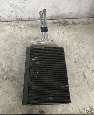 BMW 1 E81 E87 Air conditioning (A/C) radiator (interior) 