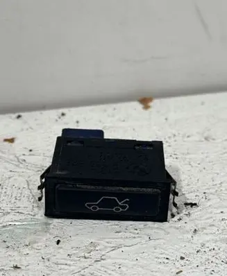 BMW 3 E46 Tailgate opening switch 8365579