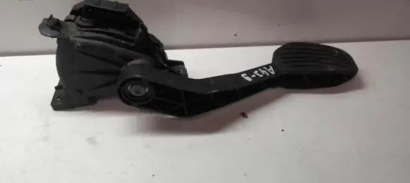 Volvo V70 Accelerator throttle pedal 9157553 A439