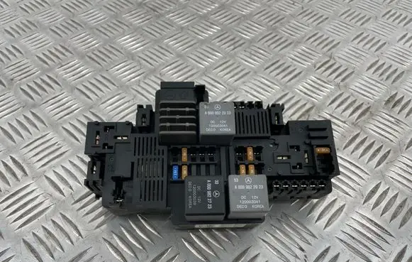 Mercedes-Benz C W205 Fuse box set A2139065706 58K616F00 0200150865