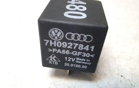 Volkswagen Transporter - Caravelle T5 Glow plug pre-heat relay 7H0927841