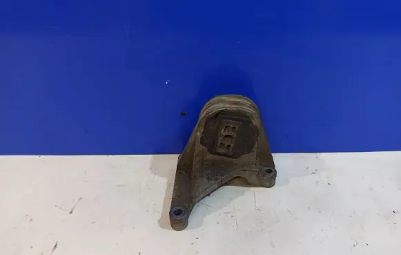 Volvo S60 Engine mount bracket 30880770 30680770