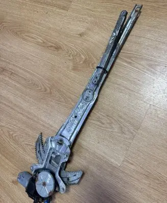 Honda CR-V Front door window regulator with motor