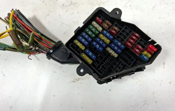 Volkswagen PASSAT B5 Fuse module 8D1941824