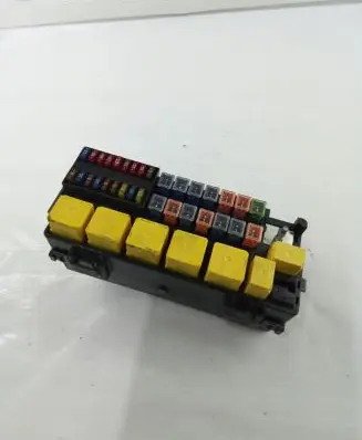 Jaguar S-Type Fuse module XW4T14A003A