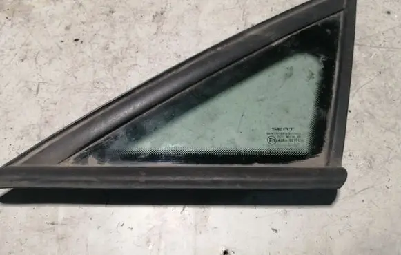 Seat Altea Front triangle window/glass 5P0845411