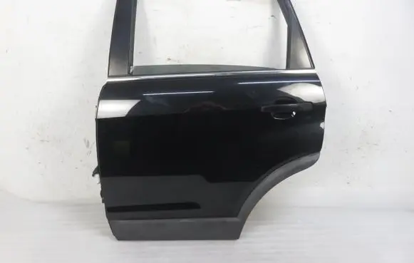 Chevrolet Captiva Rear door 