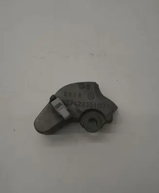 Mercedes-Benz E W213 Engine mounting bracket A2742235100