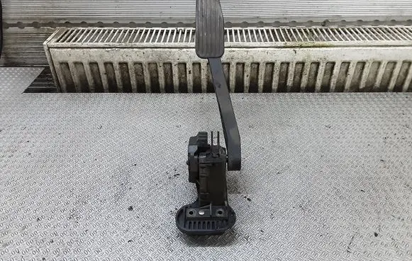 Volvo V70 Accelerator throttle pedal 30636004