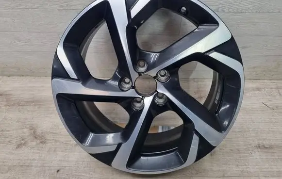 R18 alloy rim