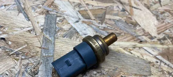 Audi A6 S6 C6 4F Coolant temperature sensor 06A919501A
