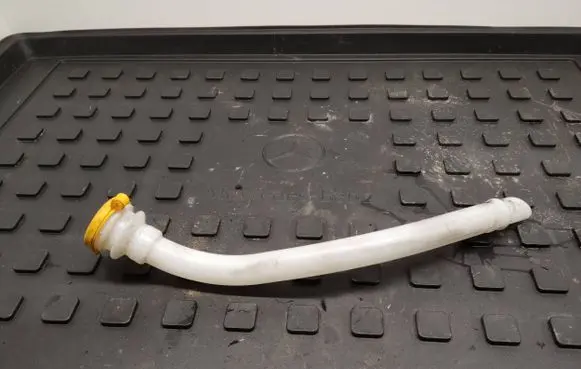 Mercedes-Benz Citan W415 Window washer liquid tank fill tube 8200409455