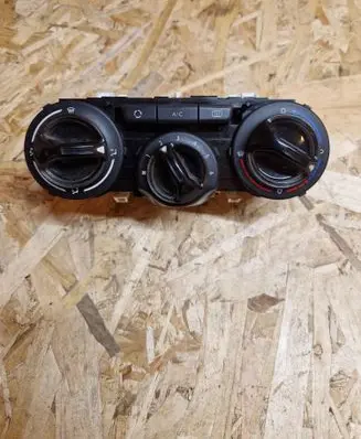 Peugeot 208 I Climate control unit 96722483ZD E1063173 T1013332G
