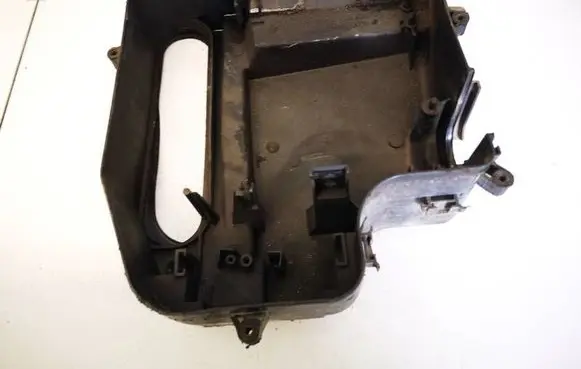 Volkswagen PASSAT B5.5 Fuse box cover 8D1907355B