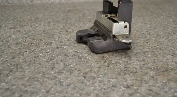 Audi A6 S6 C5 4B Loading door lock 1K6.827.505D 010409