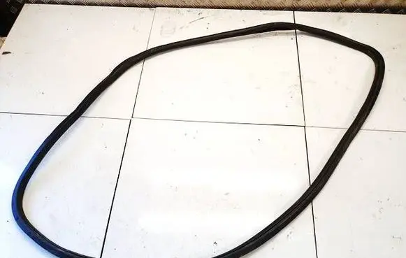 Skoda Octavia Mk2 (1Z) Rubber seal front coupe door 1Z0867365D